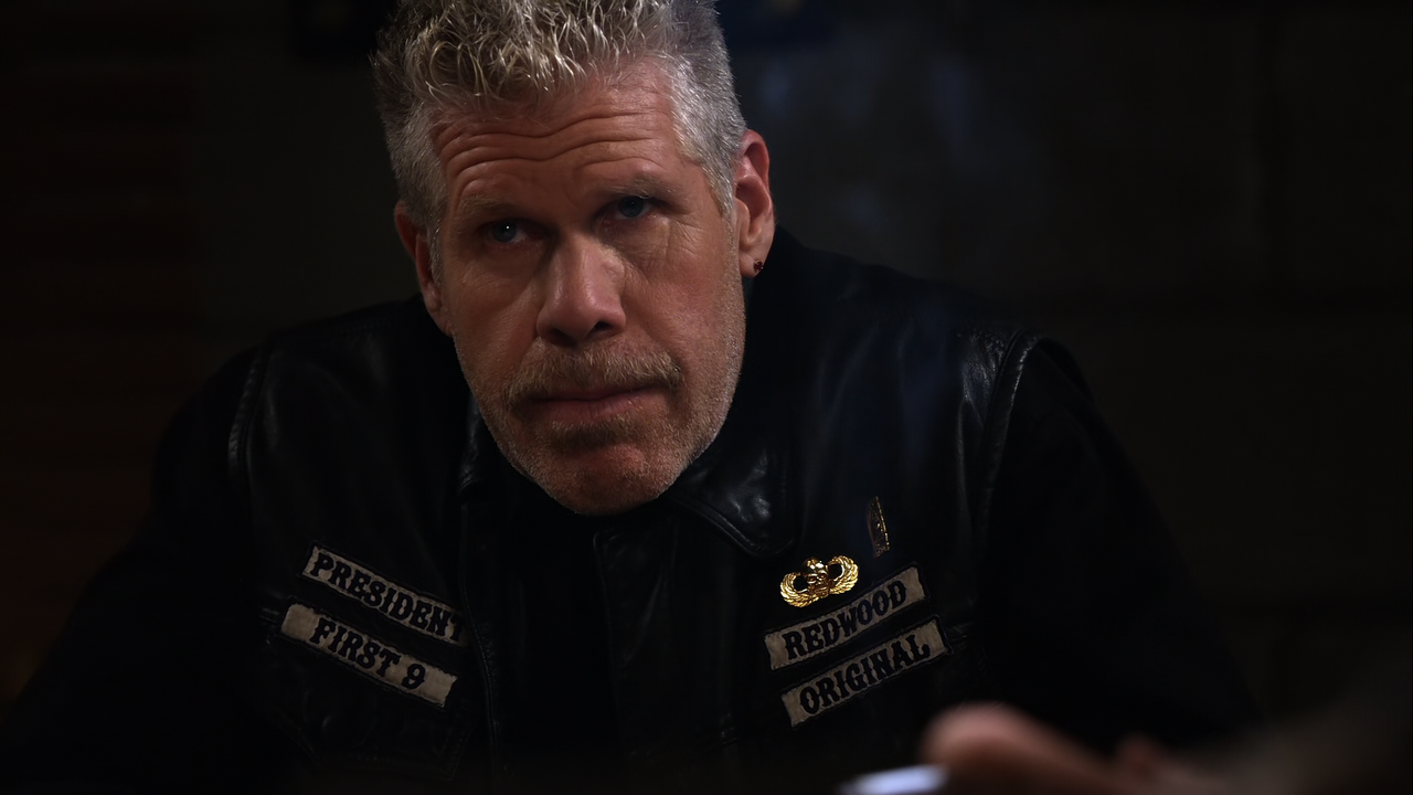 Sons.of.Anarchy.S01E05.Giving.Back.1080p.10bit.BluRay.AAC5.1.HEVC-Vyndros.mkv_snapshot_07.05_[2024-0