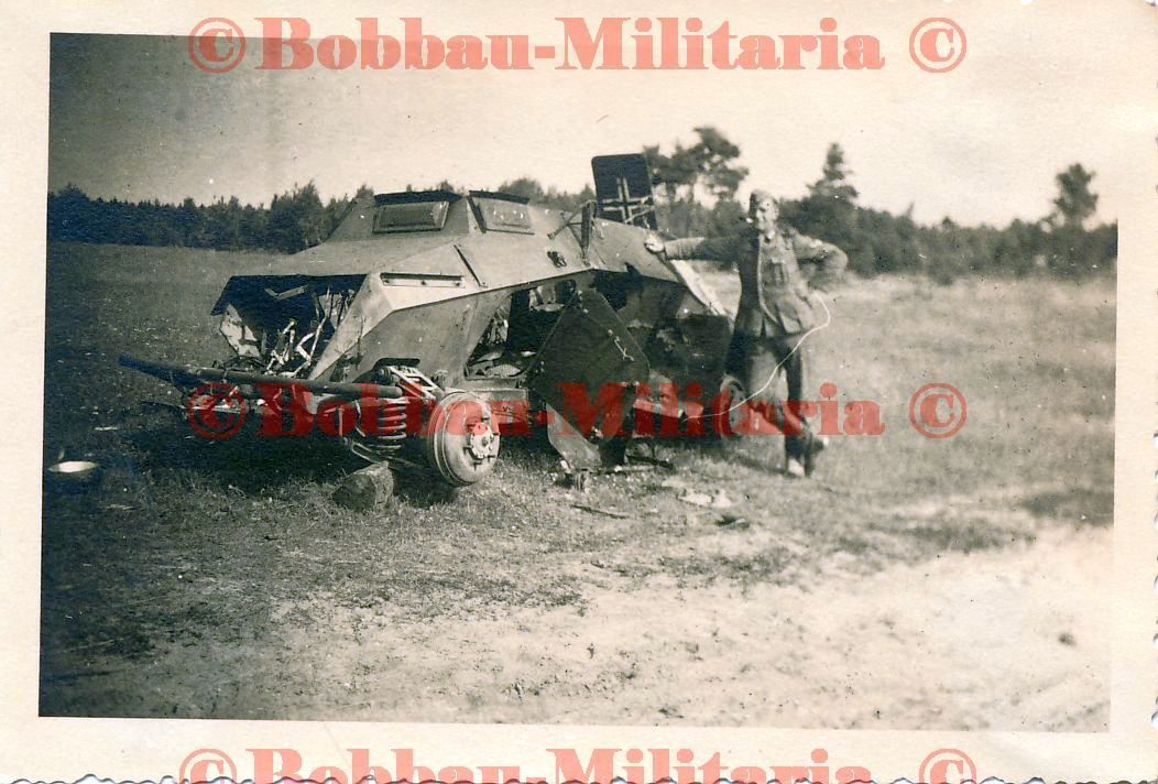 Sd.Kfz 221 Panzerspähwagen mit Kampfschaden Front combat ausgesc