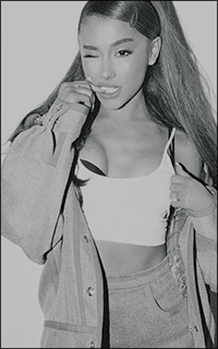 Ariana Grande R-Fs-Zu2-HV-o