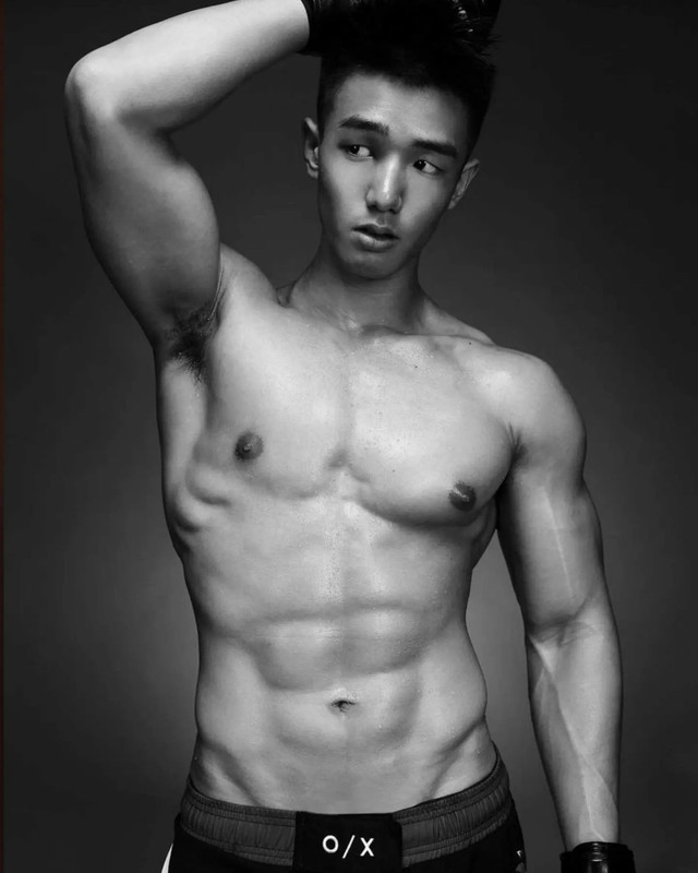 Photo by Chinese hunks 全球華男 on September 12, 2023. (4)