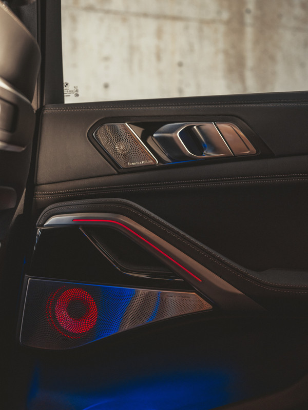P90492411_highRes_the-new-bmw-x6-m60i-