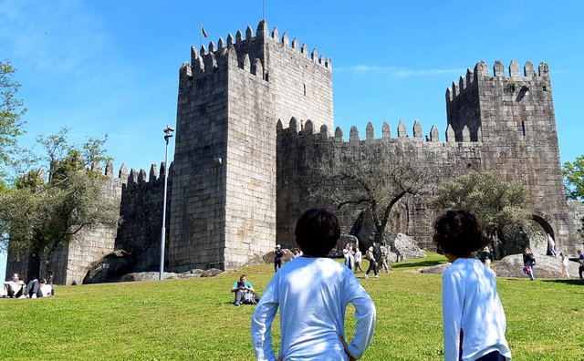 Nos volvemos a casa parando en Guimarães, cuna de Portugal. - Braga, Oporto y Guimarães. Semana Santa 2022 (7)