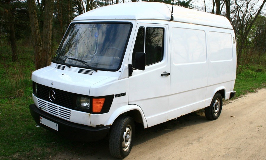 Mercedes-Benz-207D (1976-90) T1