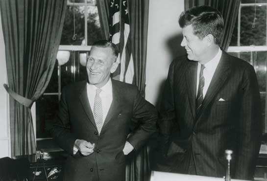 Reginald Arthur Evans, en la Casa Blanca, con el ya Presidente Kennedy Reginald Arthur Evans, en la Casa Blanca, con el ya Presidente Kennedy