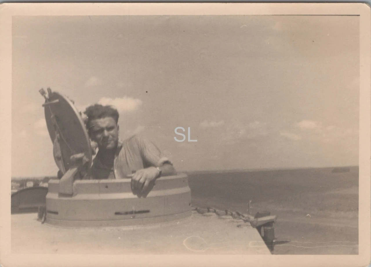 Foto Schwere Panzer Abteilung im Turm Panzer VI Tiger FRA 1943 44 (MBF 99)