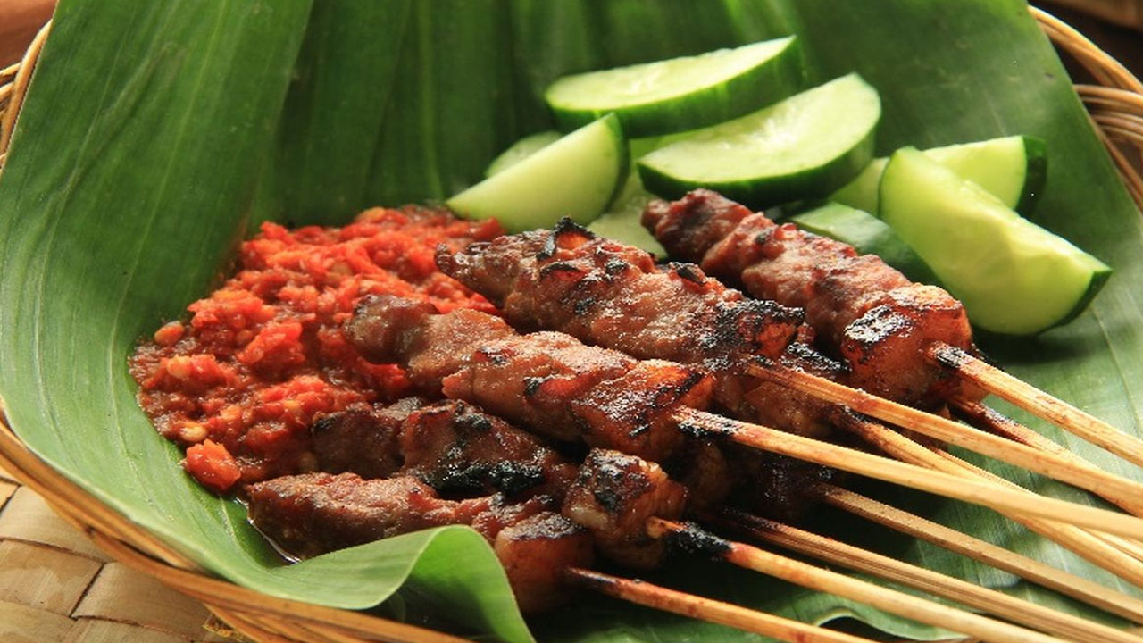 Tempat Terbaik untuk Menikmati Sate Plecing di Lombok