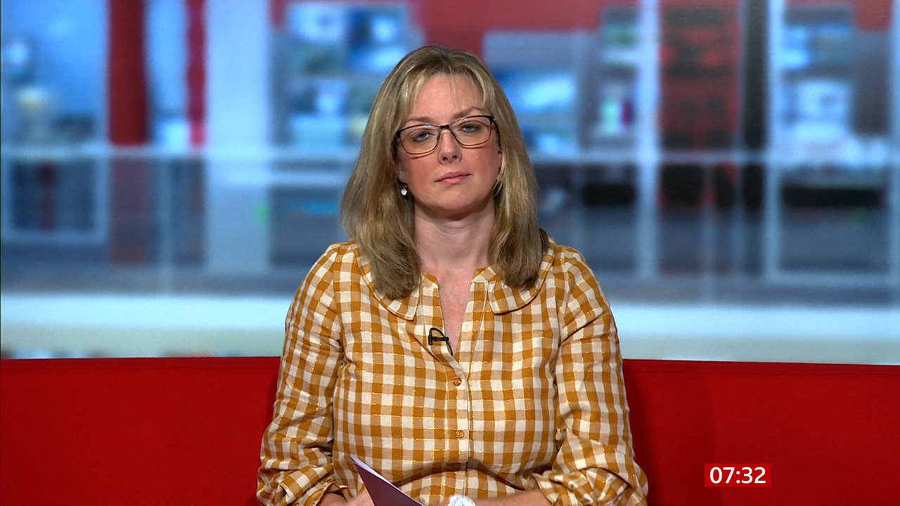 10.25 - 06.00.00 - Breakfast. The BBC's Breakfast programme features ....ts_snapshot_13.38.111