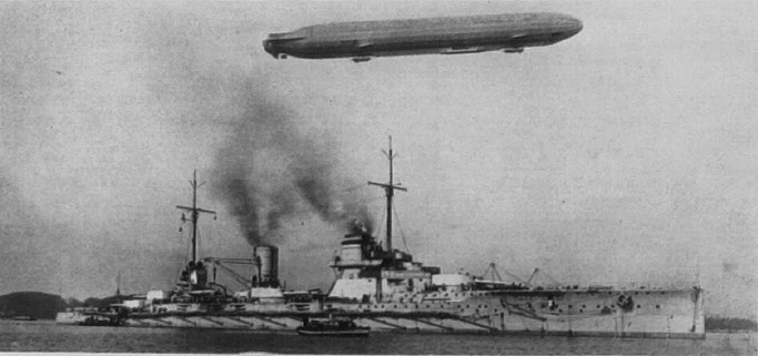 [GÉNÉRIQUE] Les Croiseurs en photos - Page 3 SMS-Seydlitz-mit-Zeppelin