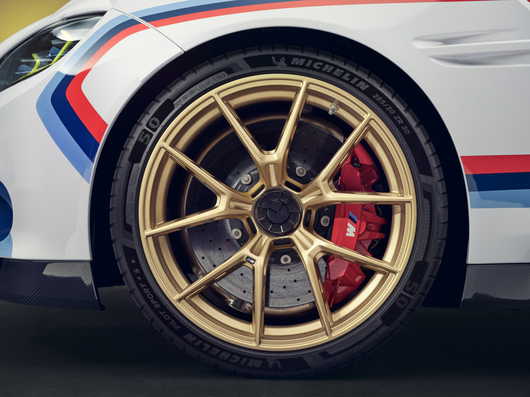 P90488885_highRes_the-bmw-3-0-csl-stat