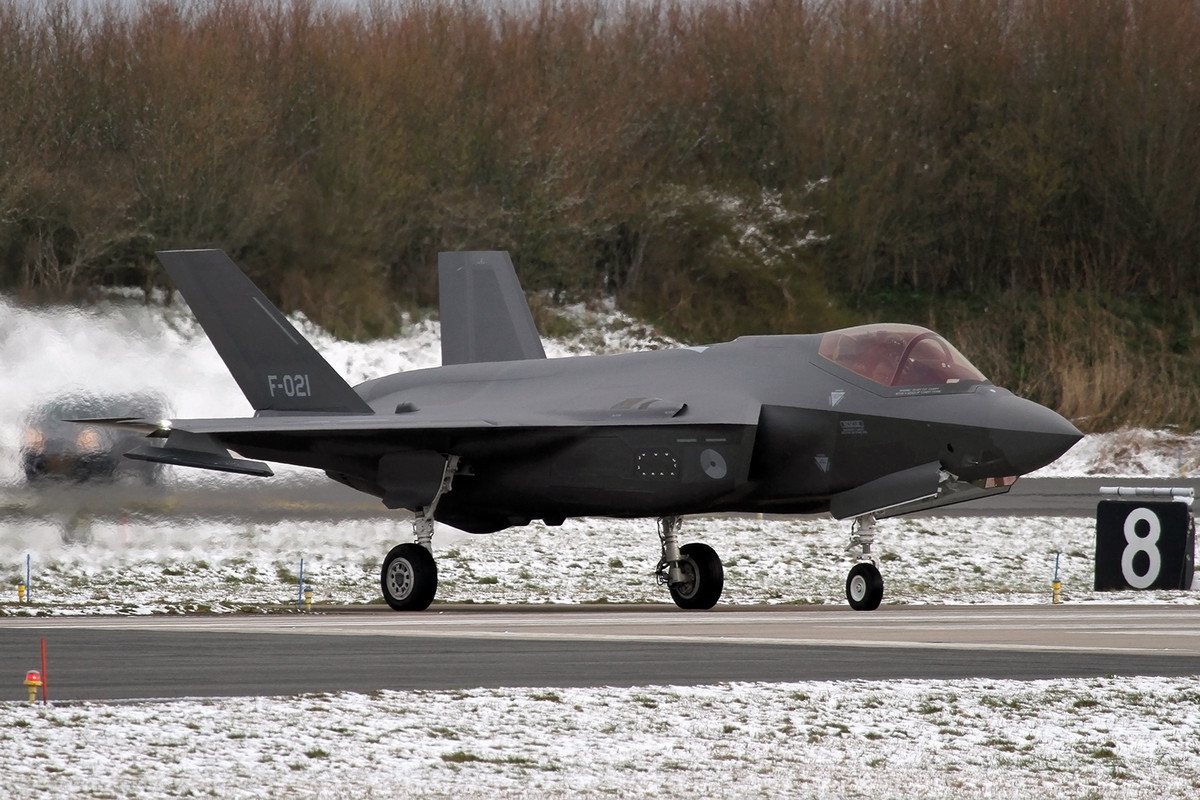 087_F-35A_KLu_F-021_322 sq