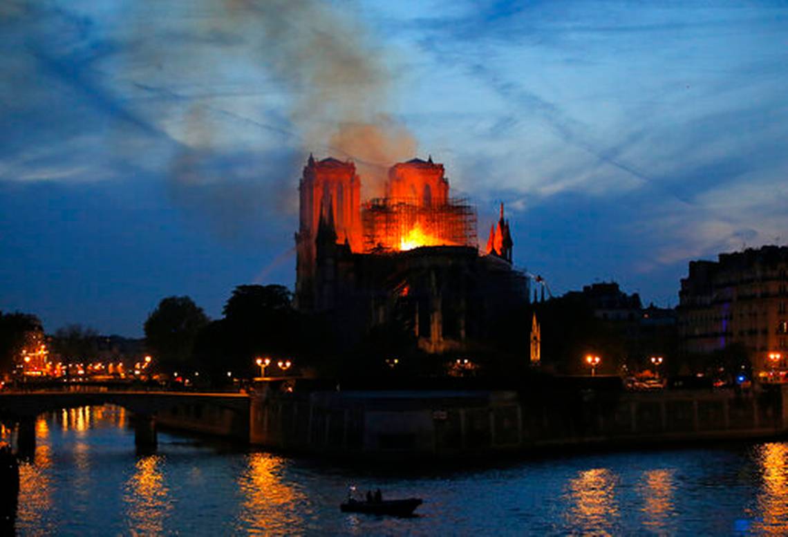 APTOPIX_France_Notre_Dame_Fire_14754