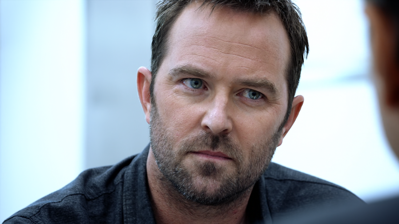 Blindspot.S04E05.Naughty.Monkey.Kicks.at.Tree.1080p.10bit.BluRay.AAC5.1.HEVC-Vyndros.mkv_snapshot_12