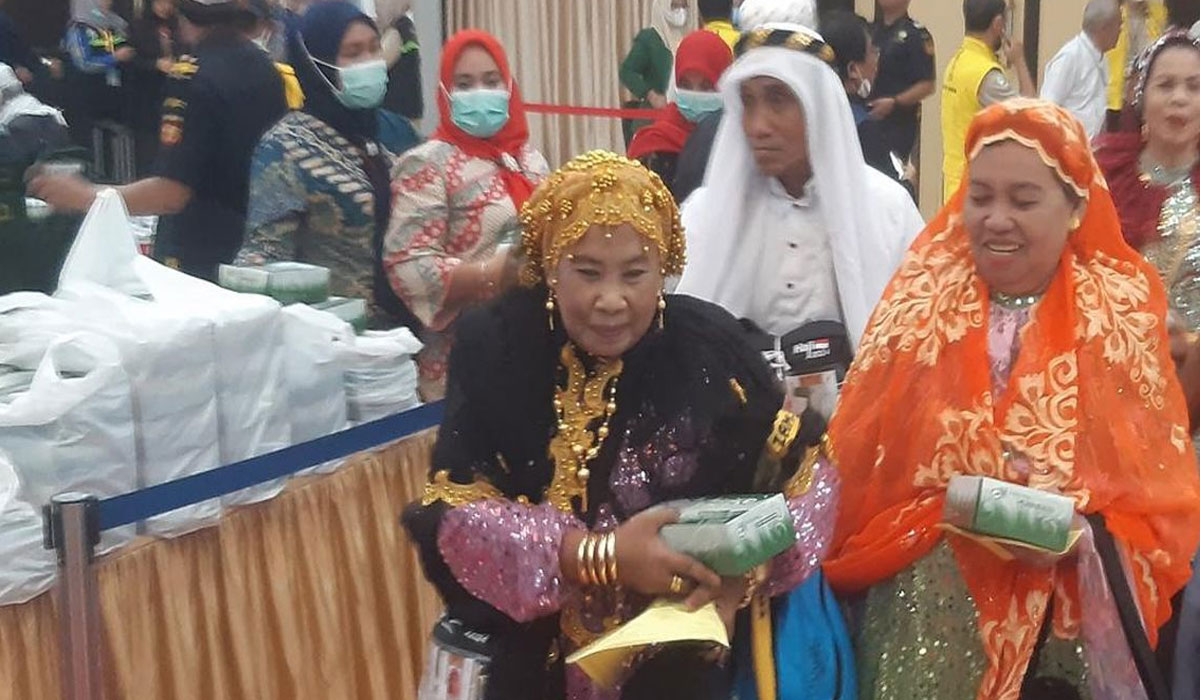 Bukan Sekadar Pulang, Jemaah Haji Makassar Tampil Beda dan Penuh Gaya!