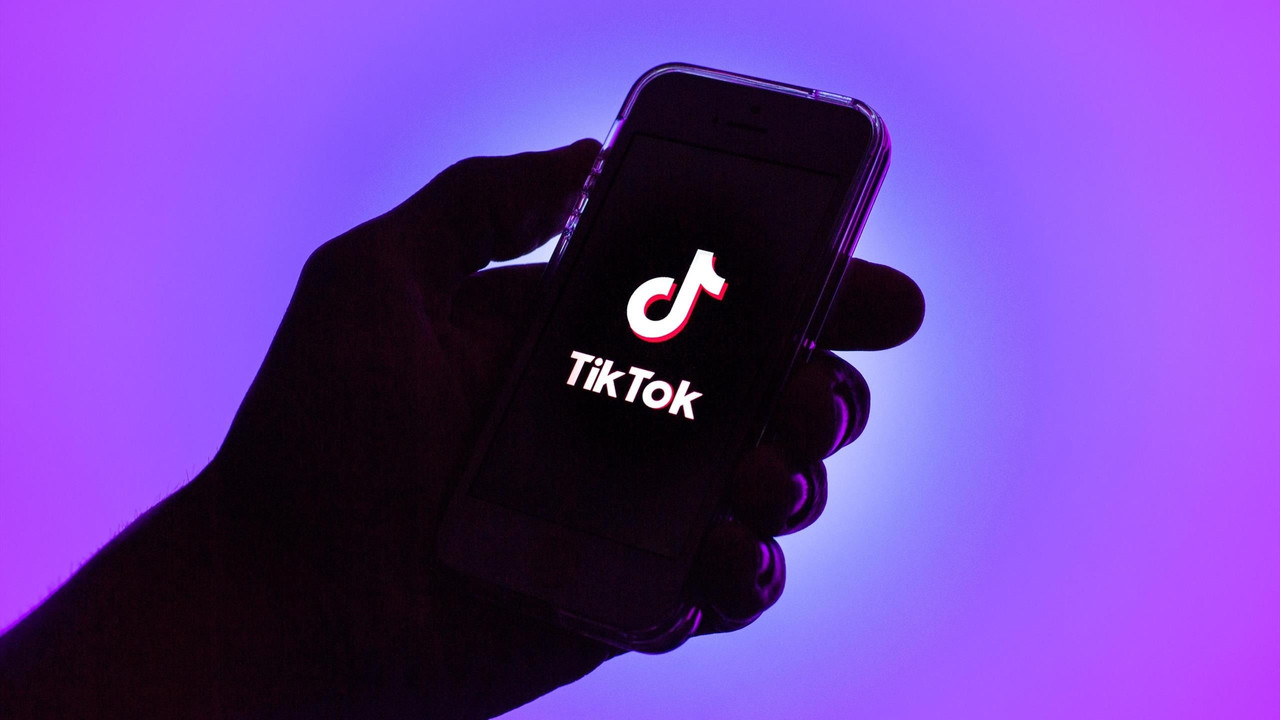 TikTok eleva edad para transmitir en vivo e introduce transmisiones para adultos