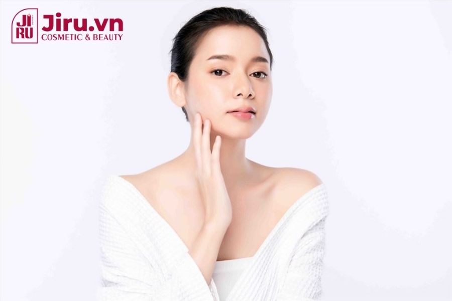 Kết hợp đúng cách để vừa trang điểm đẹp, vừa bảo vệ da toàn diện.