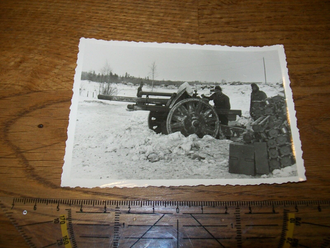Foto Wehrmacht Ostfront Beute Geschütz Stellung Granate ARI Kanone WH WW2 Winter