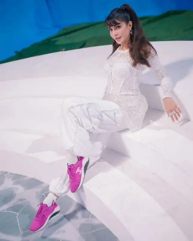 Jacqueline Fernandez selfie