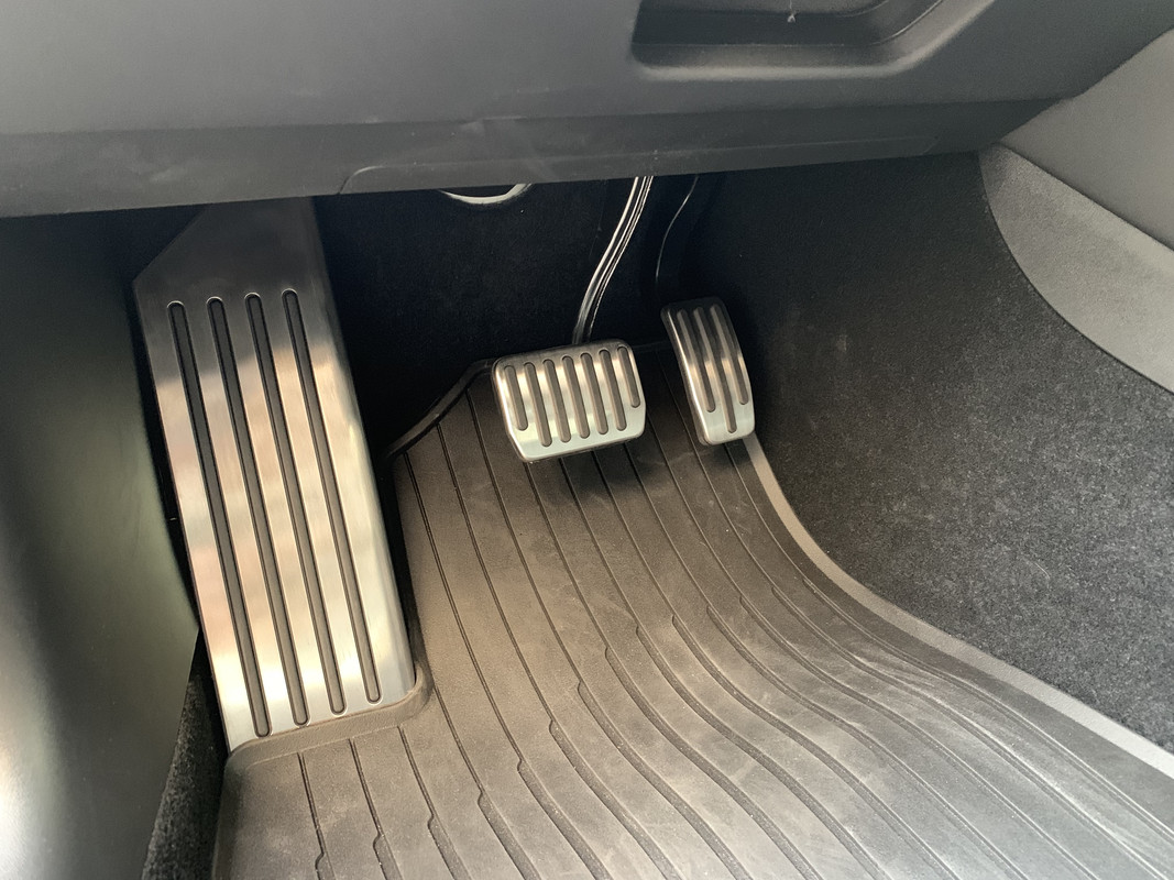 C3DB989D-C812-4410-BED6-FA8B94E4824D