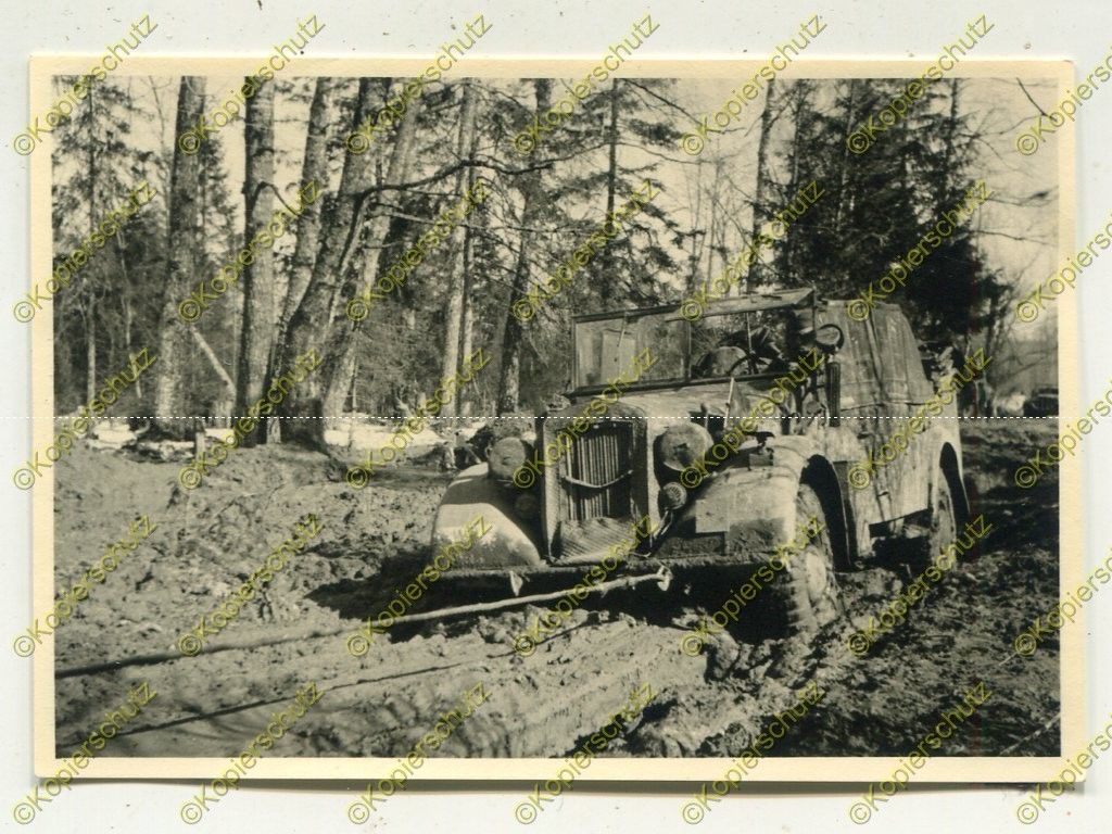 Foto, Artillerie-Regiment 40, PKW, Kübelwagen mit Stander im Sch