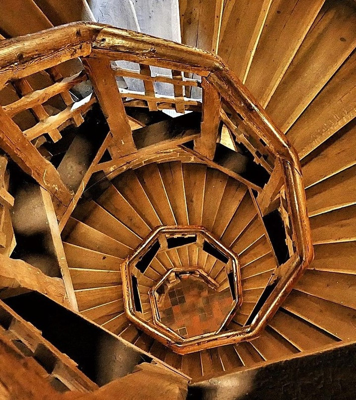 spiral-staircase-g3ad79094f-1920-2.jpg