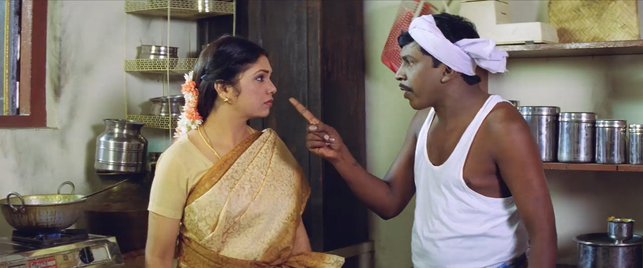 Middle Class Madhavan 2001 Remastered WebRip [Tamil] 480p 720p ESub Screenshot