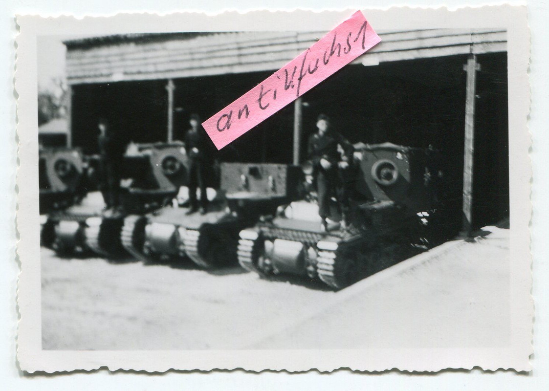 2 Panzer-SfL 15cm ( Sd.Kfz.135 1) und Sonder SfL