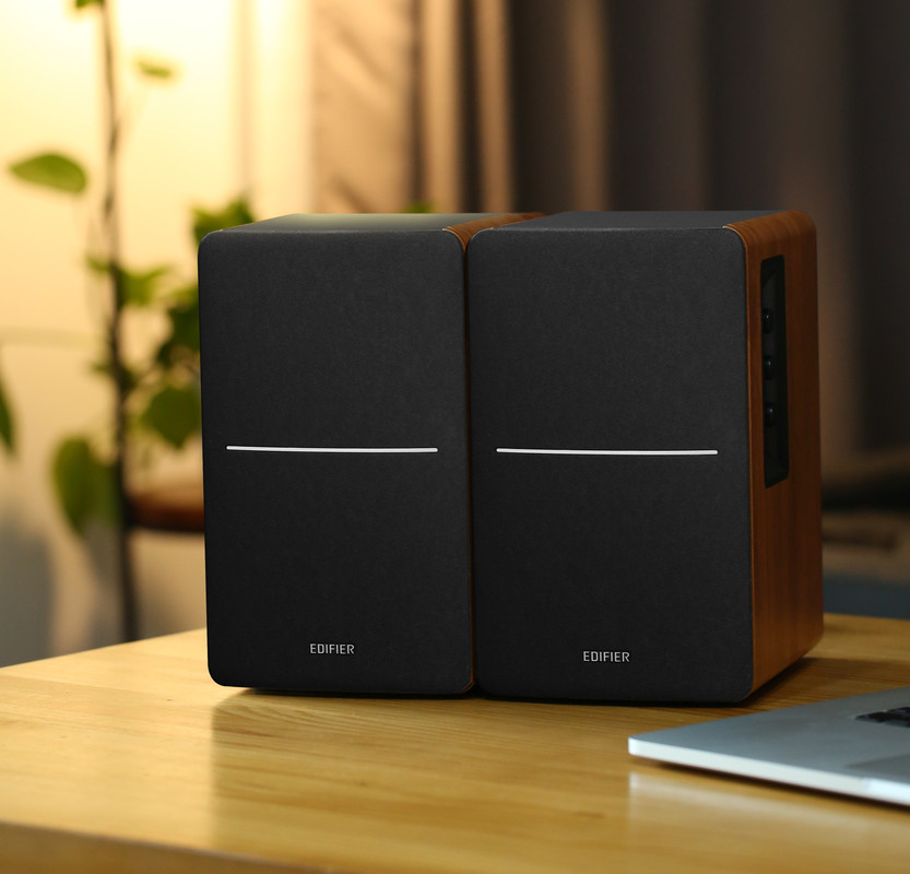 Edifier R1280Ts Powered Bookshelf Speakers