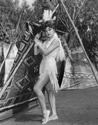 Joan-Collins-g09