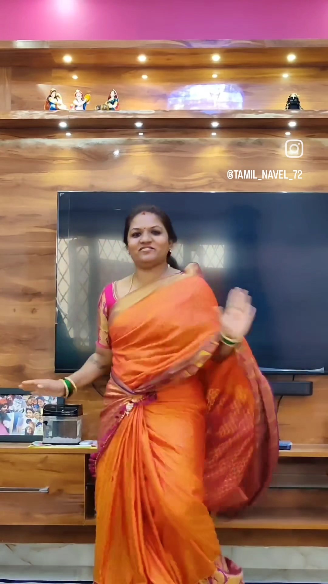 hot tamil aunty navel show in orange saree mp4 snapshot 00 07 659 —  Postimages