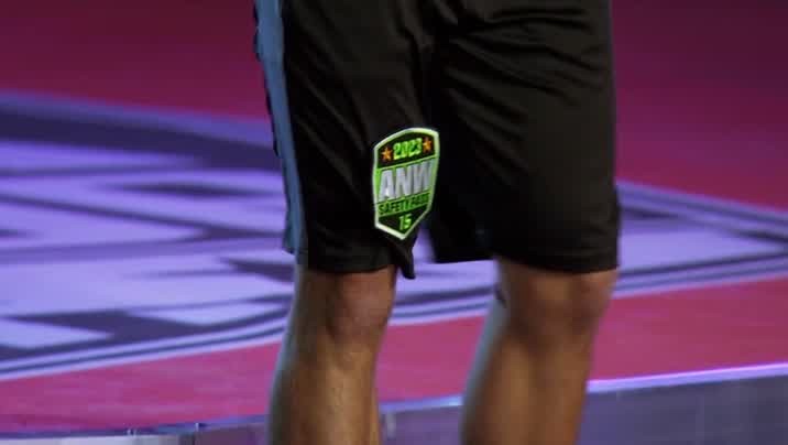 [Image: nc8r06v2outf.jpg]