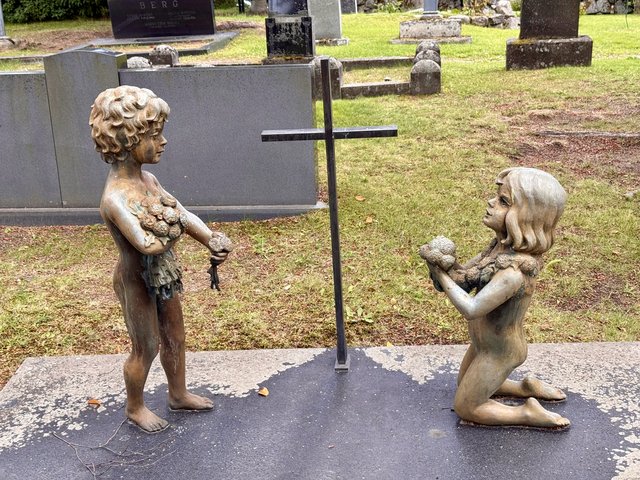 [Linked Image from i.postimg.cc]