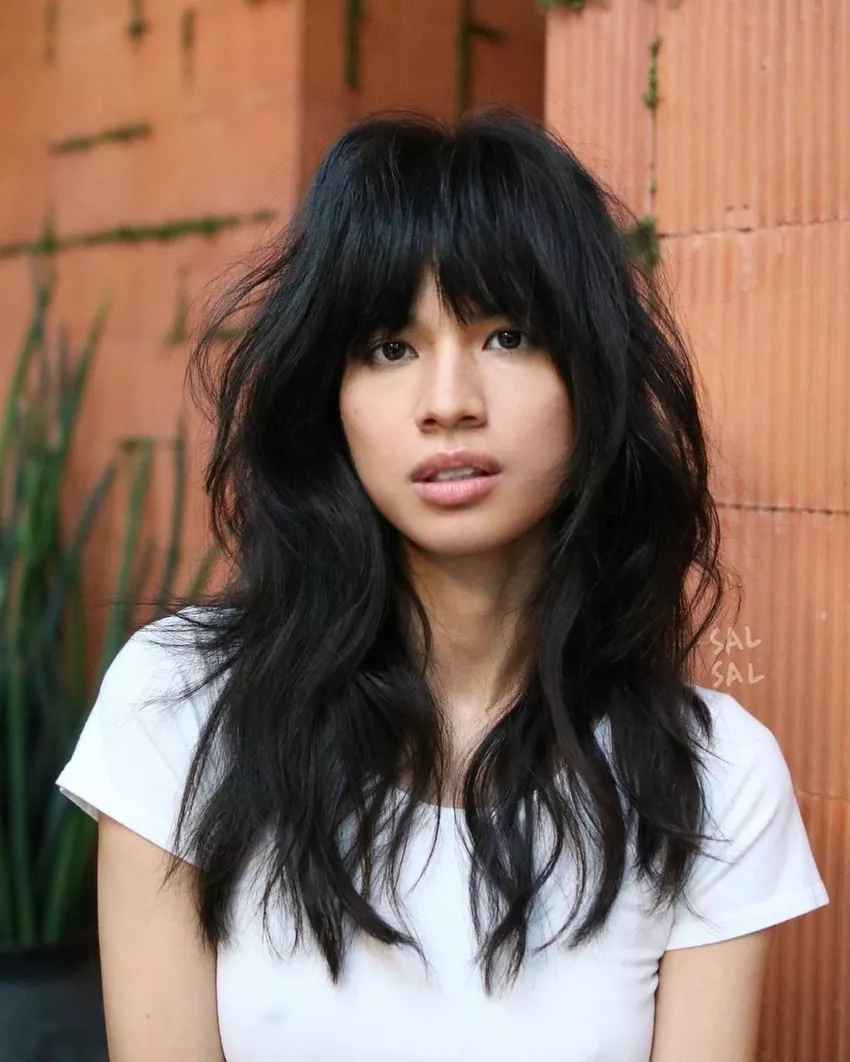 Black long length octopus haircut for round face
