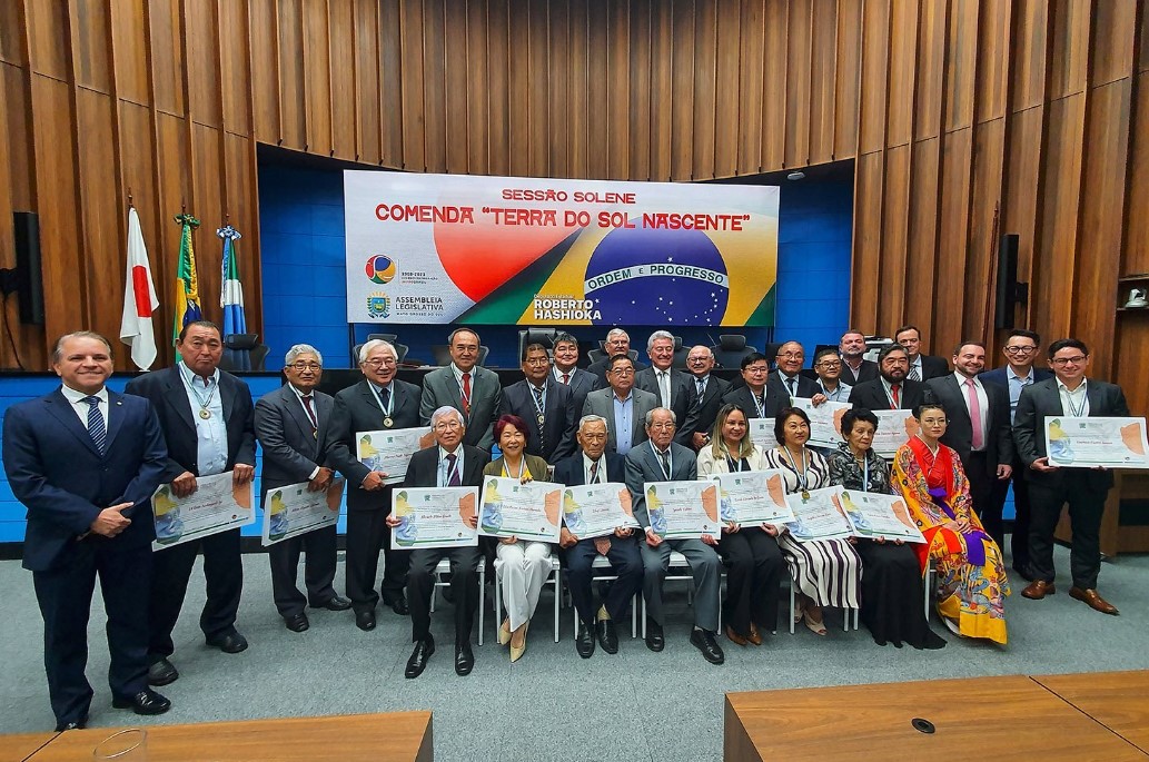 Os homenageados receberam as honrarias dos deputados estaduais