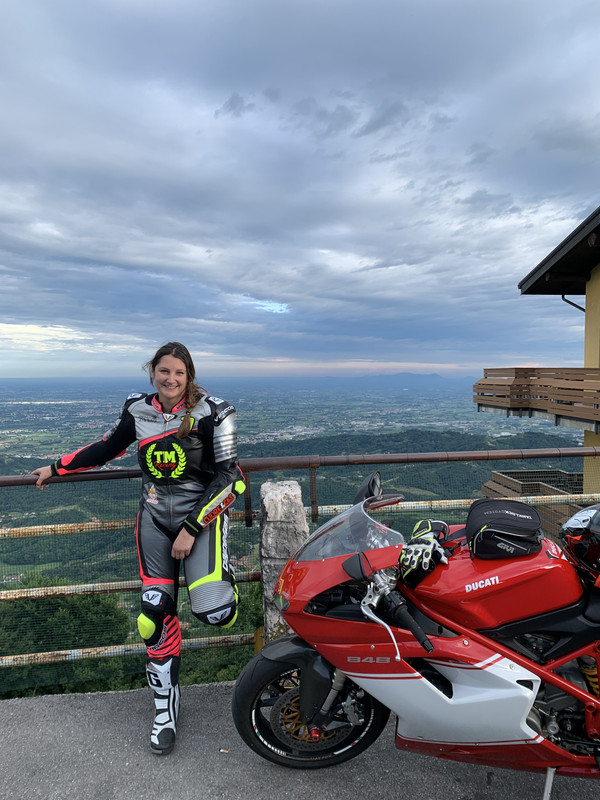 9DFEC8E7-4C5D-4D8D-956B-7D317B86D3DD