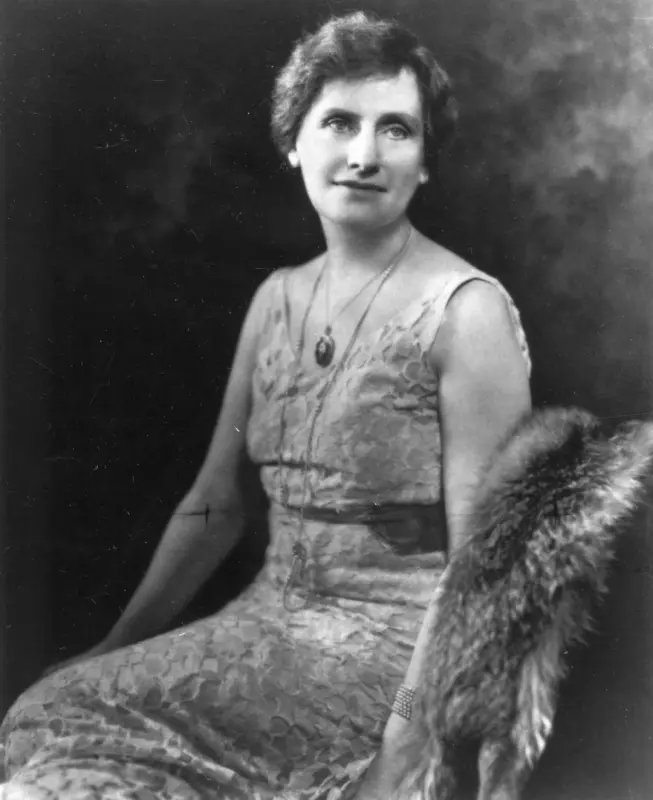 november-4-1924-nellie-tayloe-ross-becomes-the-first-woman-v0-nbUIRW7dRtOj8MkTVBK6Bm9XGoqULIDtSBDt5O