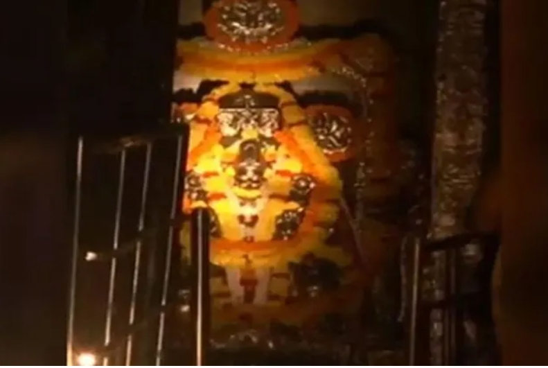అరసవిల్లి సూర్యనారాయణ స్వామి దేవాలయంలో అద్భుత ఘట్టం