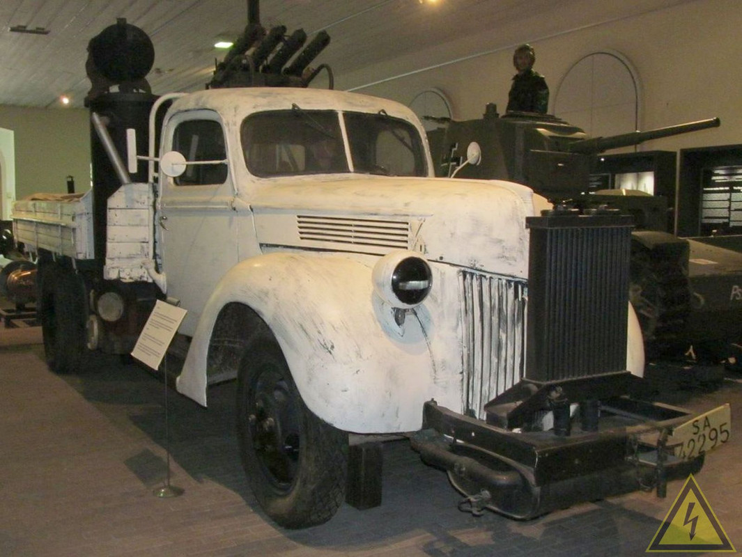 Ford_V8_Helsinki_005