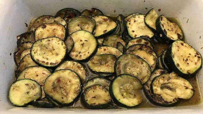 Zucchini mariniert