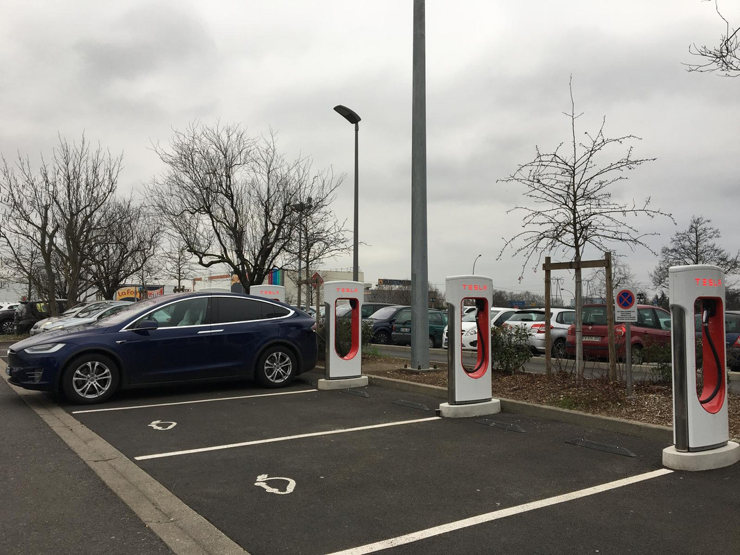 Superchargeur-tesla-Belle-Epine-Thiais-2