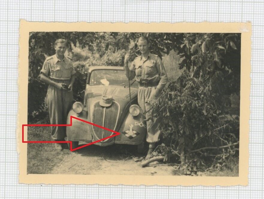 Foto Wehrmacht Fahrzeug mit taktischen Zeichen Südfront