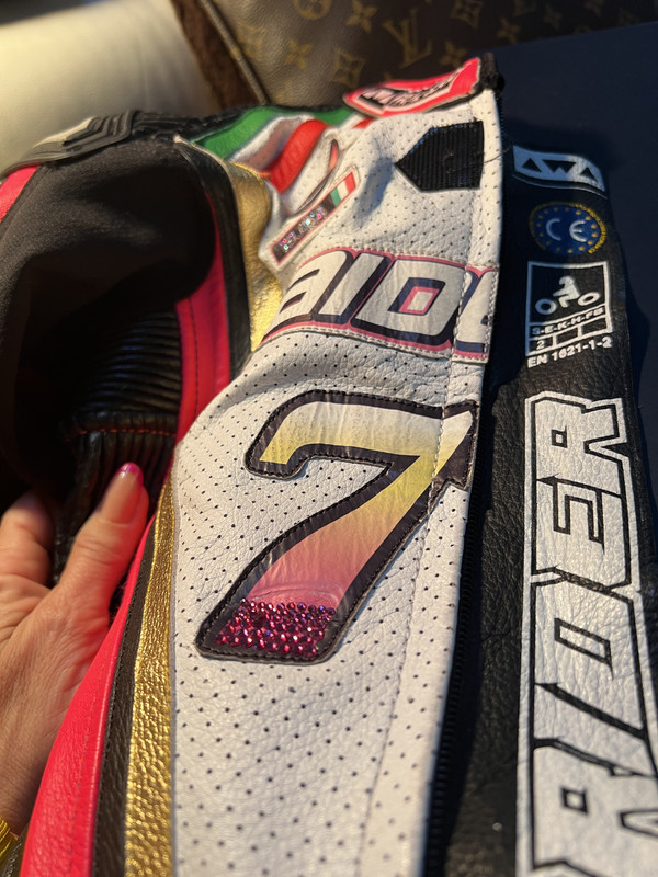 3C545FC8-26A1-43C9-9698-E39A4C4C9FB7