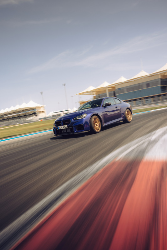 P90600933_highRes_the-new-bmw-m2-cs