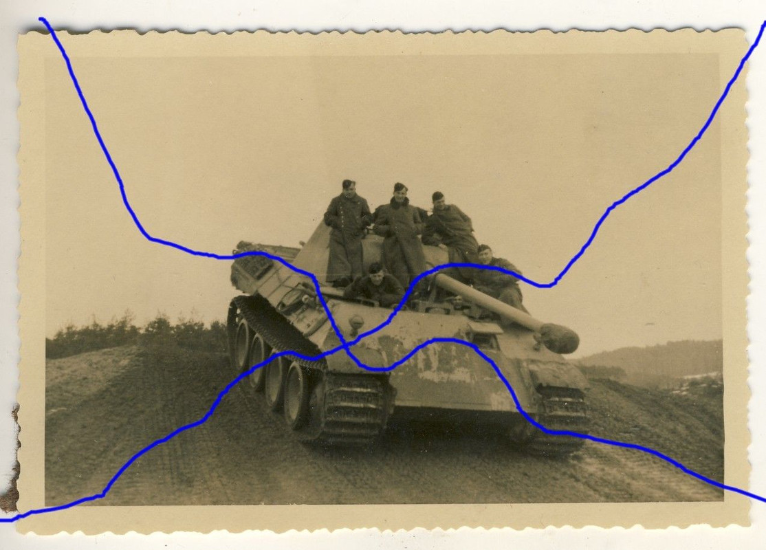 deutscher PANTHER-PANZER mit Kampf-Besatzung Übu