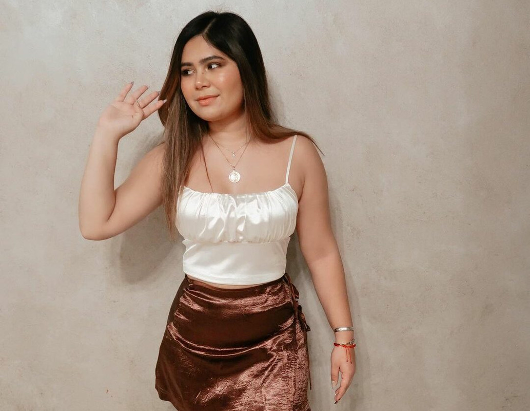 Juliana Figueroa, hija de Joan Sebastian, presume cinturita tras cirugía