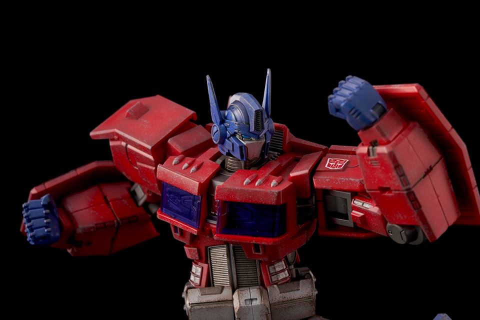 Furai-Action-IDW-Optimus-Prime-07