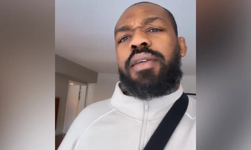 Джон Джоунс мина операция на лакътя — MMA.BG