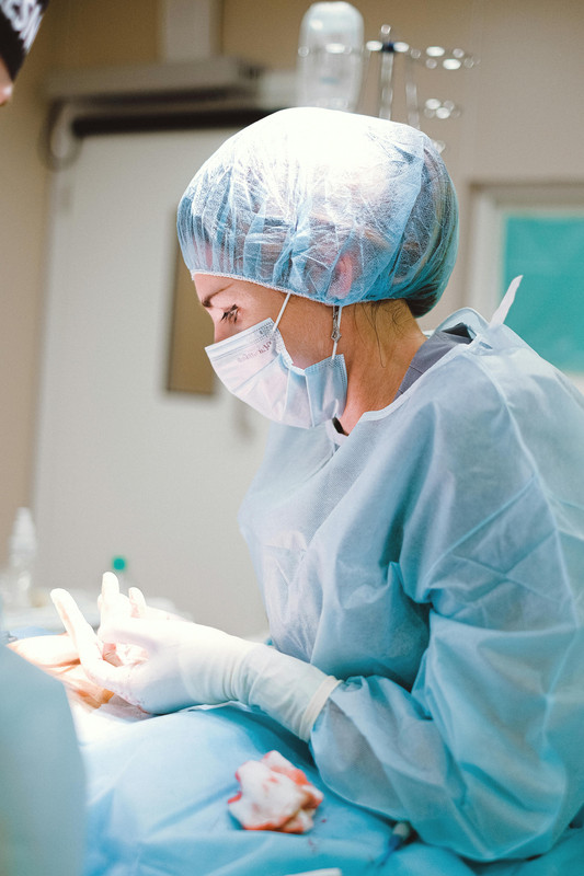 Photo de Anna Shvets: https://www.pexels.com/fr-fr/photo/femme-clinique-medecin-sante-4586993/