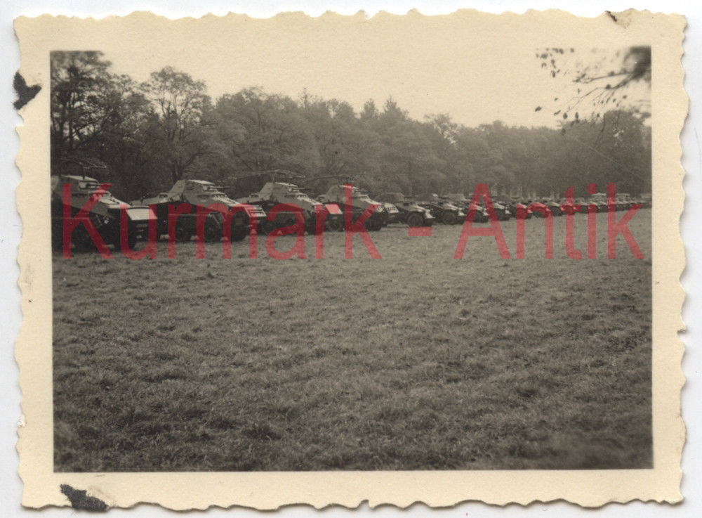 Foto Wehrmacht Frankreich Panzer Spähwagen 8 Rad Funker ganze Ab