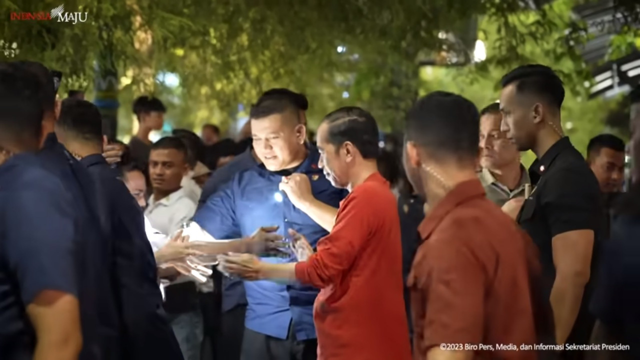 Momen Jokowi malam mingguan di Jalan Malioboro, sempat sapa masyarakan dan wisatawan.