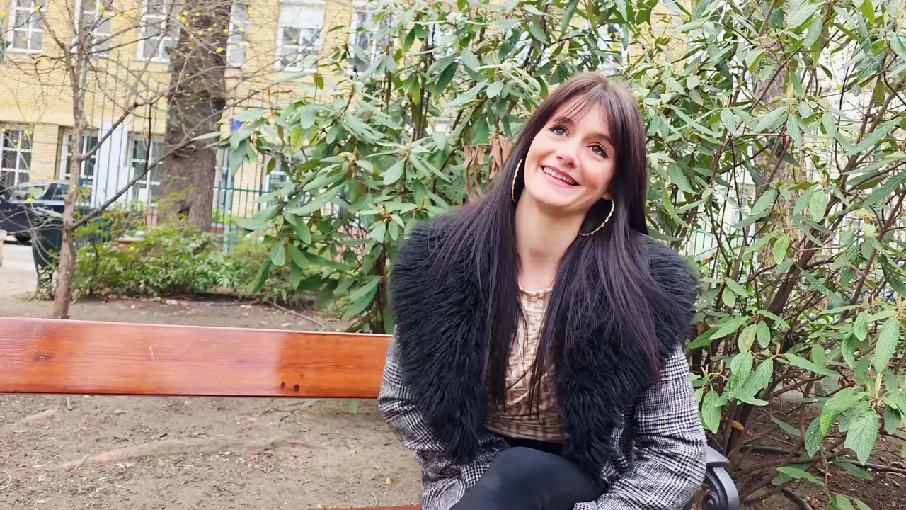 JacquieEtMichelTV 25 05 11 Tina 33 takes it step by step